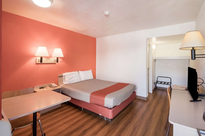 Room 14 of 39