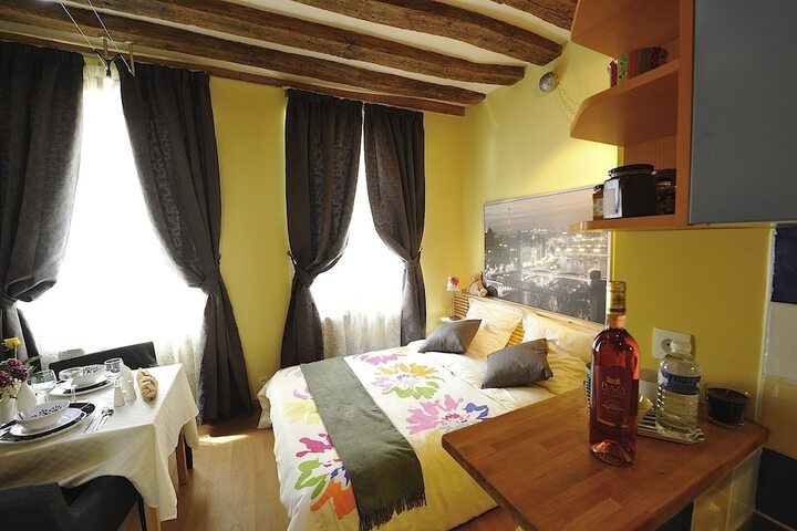 Room 6 of 648