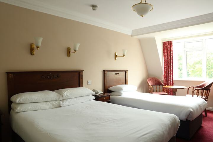 Room 9 of 47