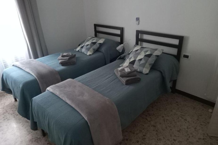 Room 5 of 11