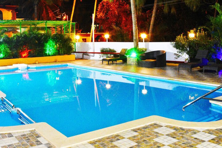 Pool 15 of 21