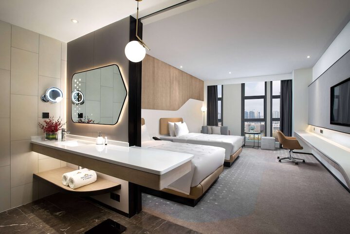 Room 5 of 19