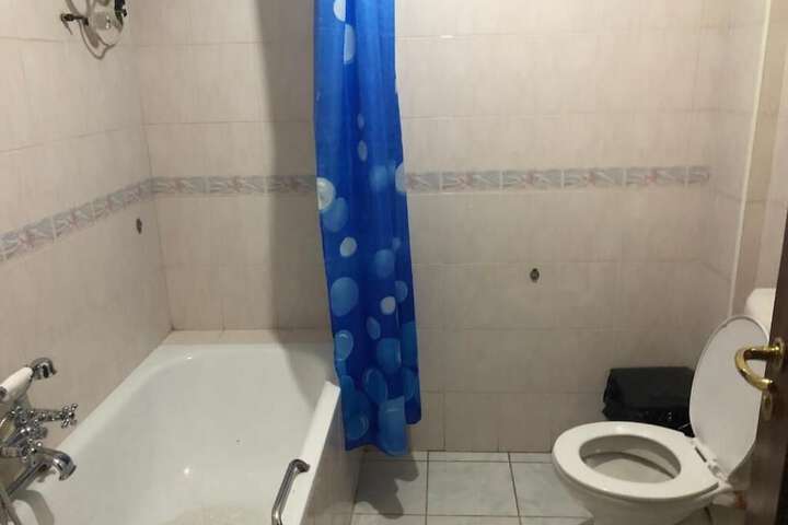 Room 7 of 12