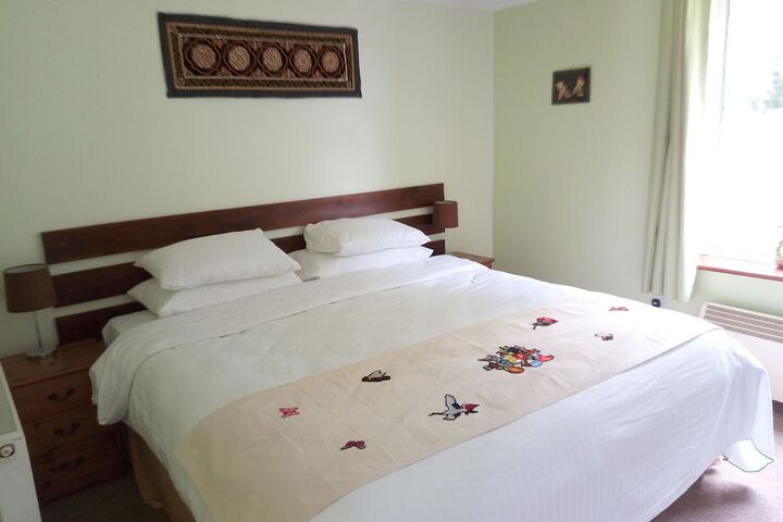 Room 5 of 18