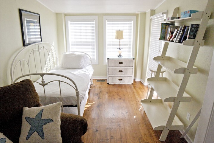 Room 2 of 34