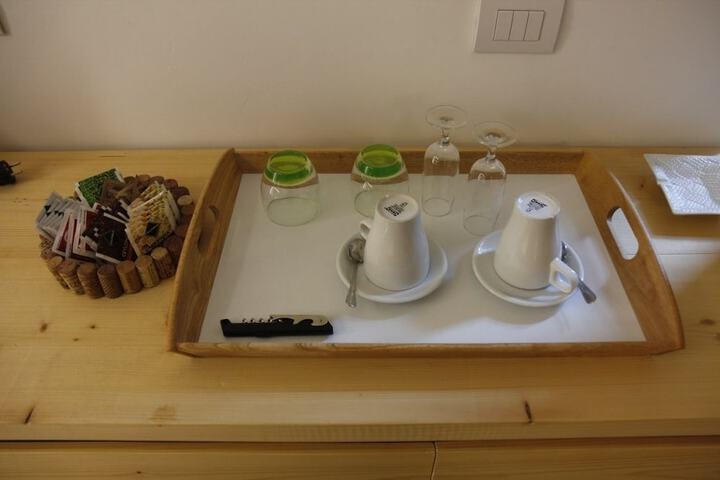 Room 6 of 12