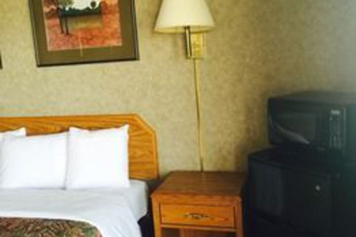 Room 4 of 12