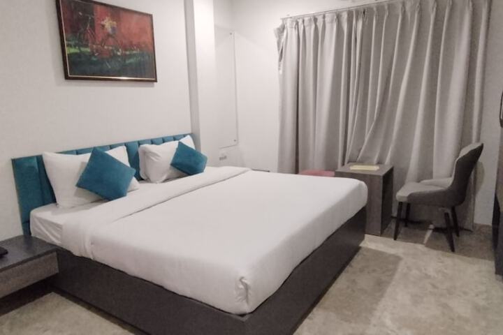 Room 14 of 16