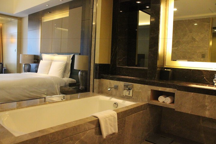 Room 52 of 110