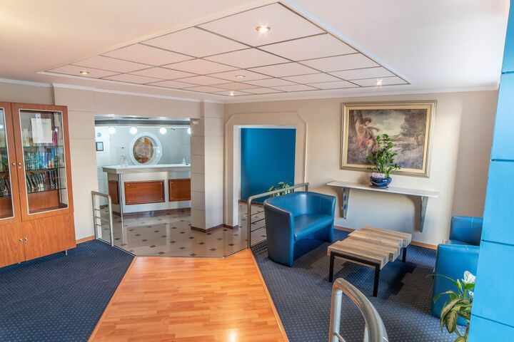 Entrance & Lobby