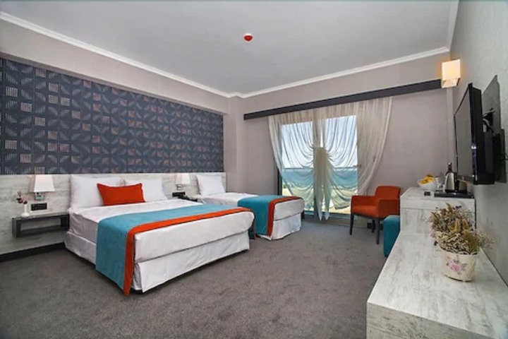 Room 5 of 33