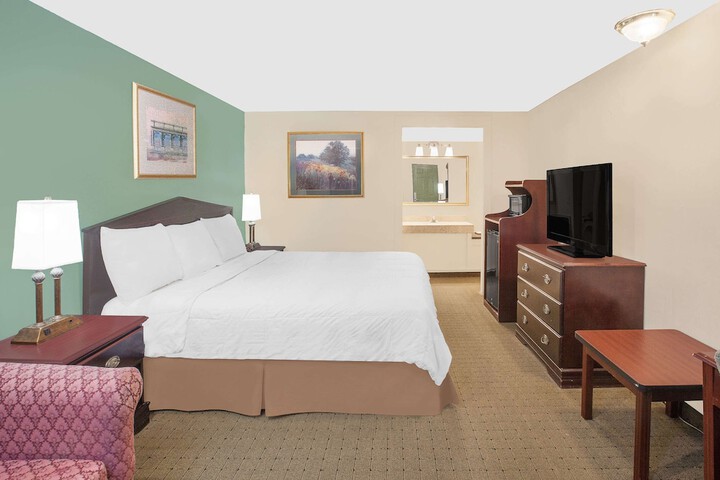 1 King Bed (9 of 10)