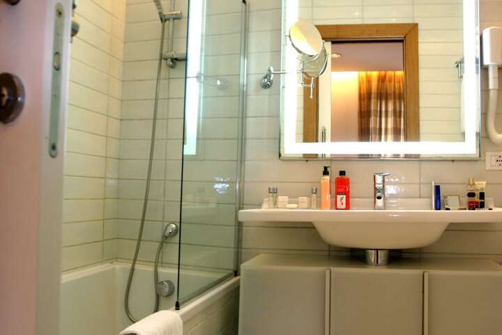 Room 35 of 48