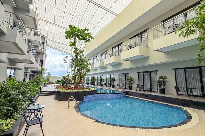 Hotel with Pool