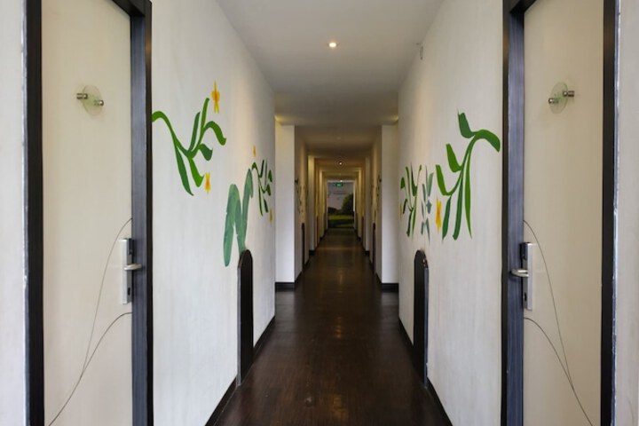 Ballroom/Hall 37 of 44