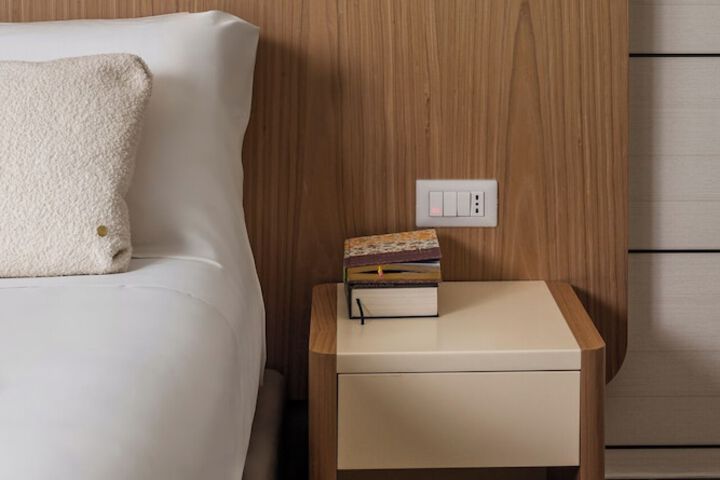 Room 26 of 153