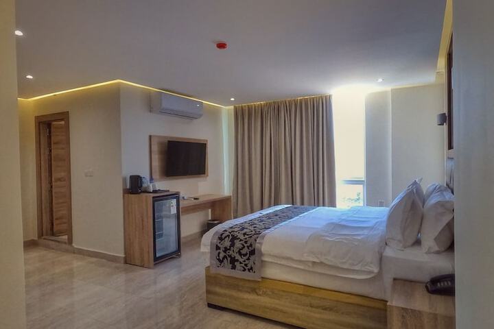 Room 8 of 30