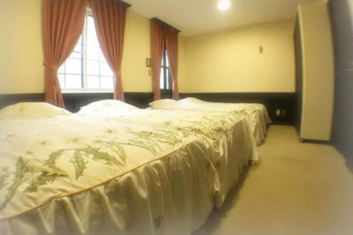 Room 6 of 78