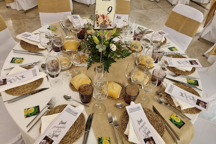 Ballroom/Hall 18 of 27