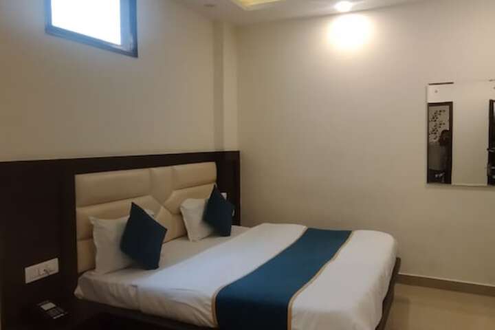 Room 14 of 28
