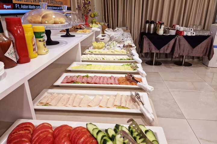 Dining 69 of 102