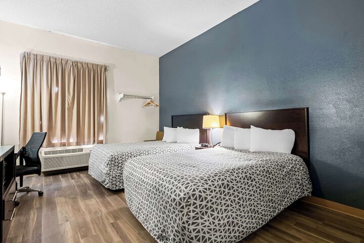 2 Double Beds (1 of 8)