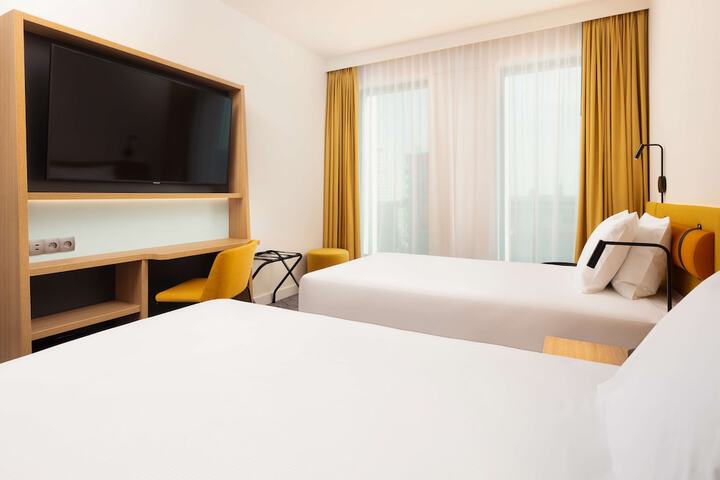 Room 6 of 44
