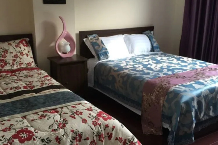 Room 8 of 12