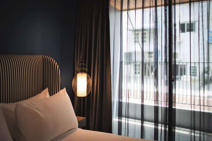 Room 18 of 77