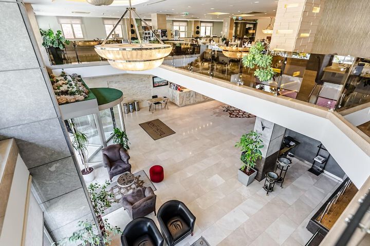 Entrance & Lobby