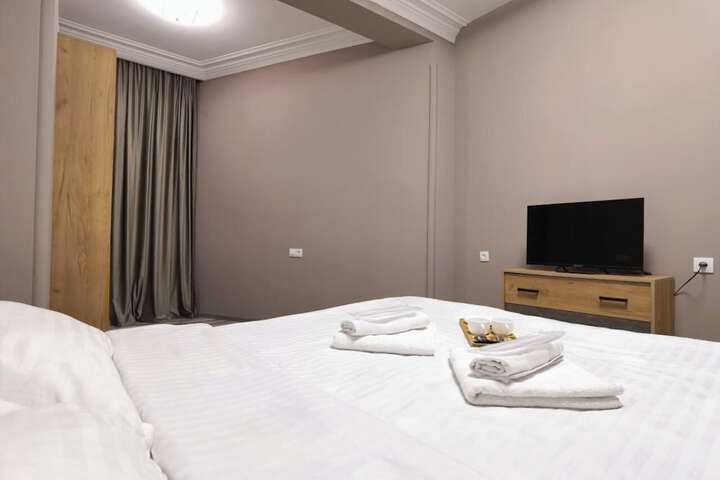Room 4 of 7
