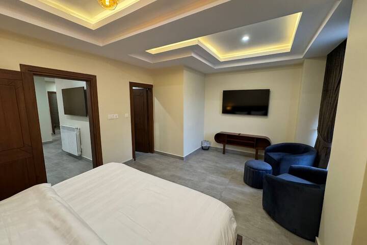 Room 16 of 80