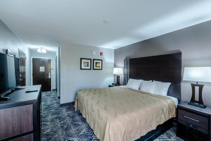 Standard | King Bed (8 of 25)