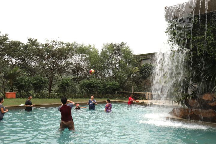 Pool 79 of 154