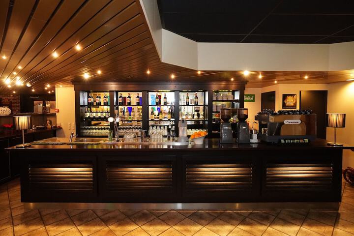 Lounge 58 of 65