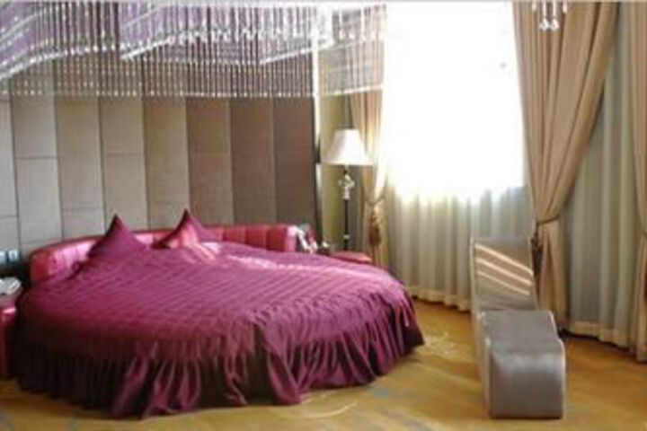 Room 25 of 49