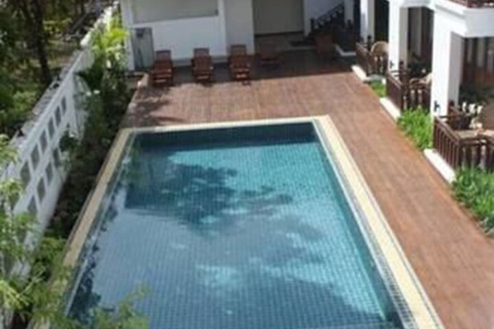 Pool Hotel
