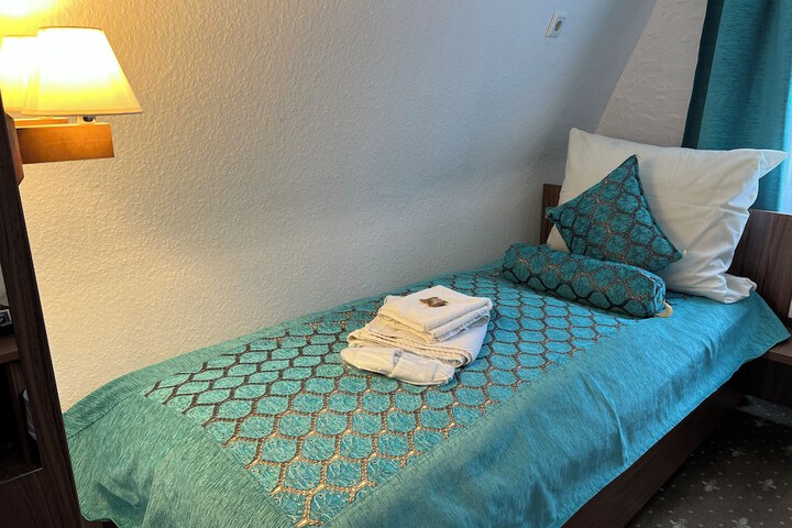 Room 16 of 107