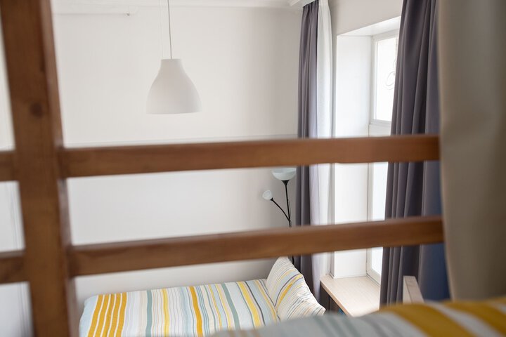 Room 32 of 64