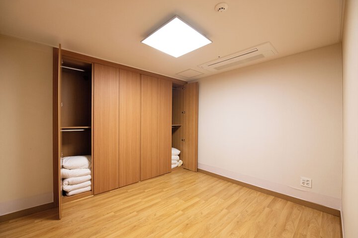 Room 13 of 100