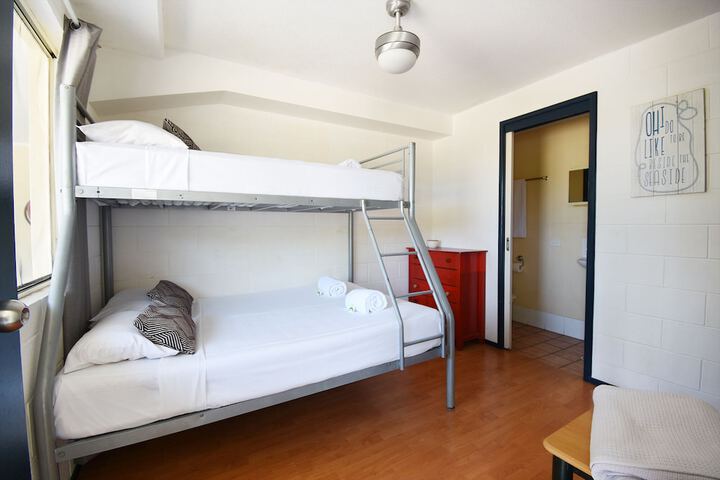 Room 6 of 10