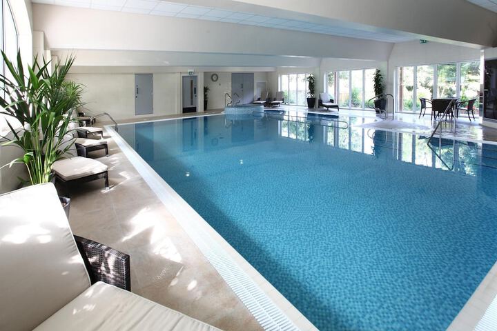 Hotel with Pool