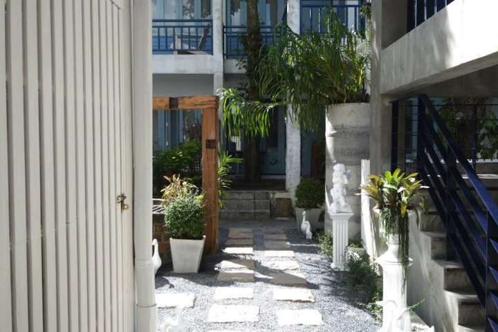 Hotel Exterior 36 of 44