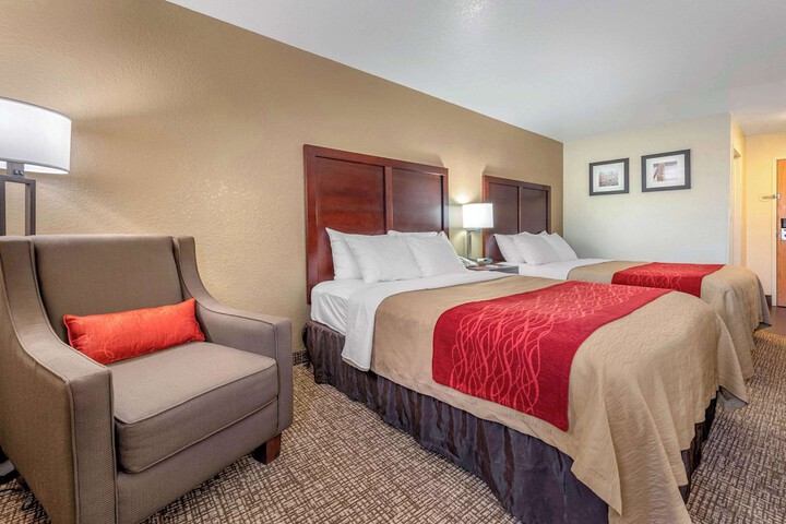 1 Queen Bed (11 of 16)