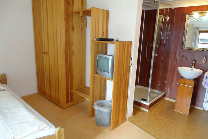 Room 2 of 30
