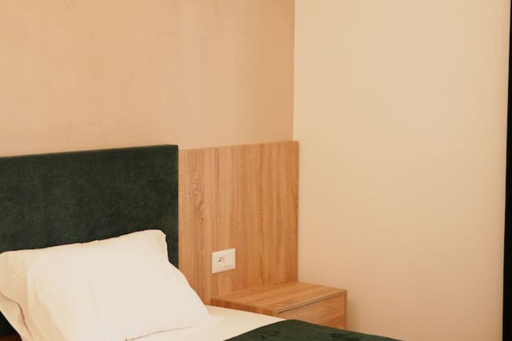 Room 18 of 38