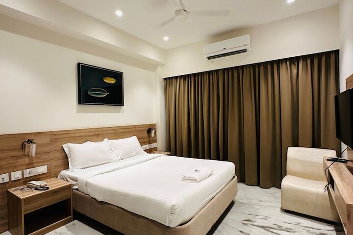 Room 5 of 11