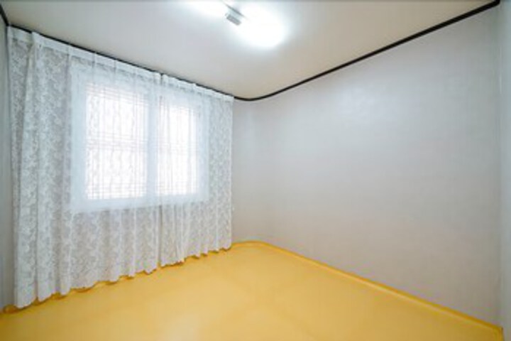Room 33 of 35