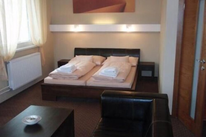 Room 7 of 33