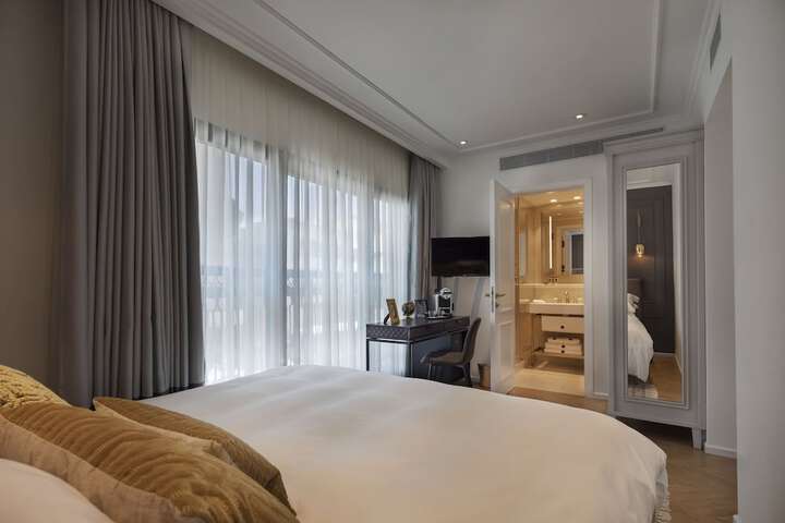 Room 14 of 49